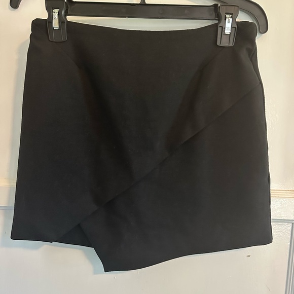 TOPSHOP Asymmetrical Mini Skirt - Picture 1 of 4